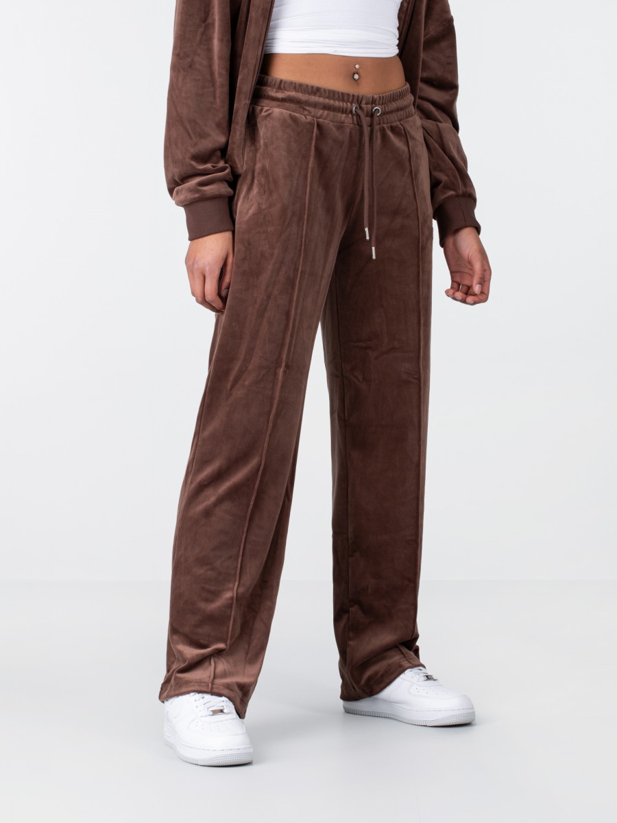 Paypoq va yubka kiygan ayollarning porno fotosuratlari